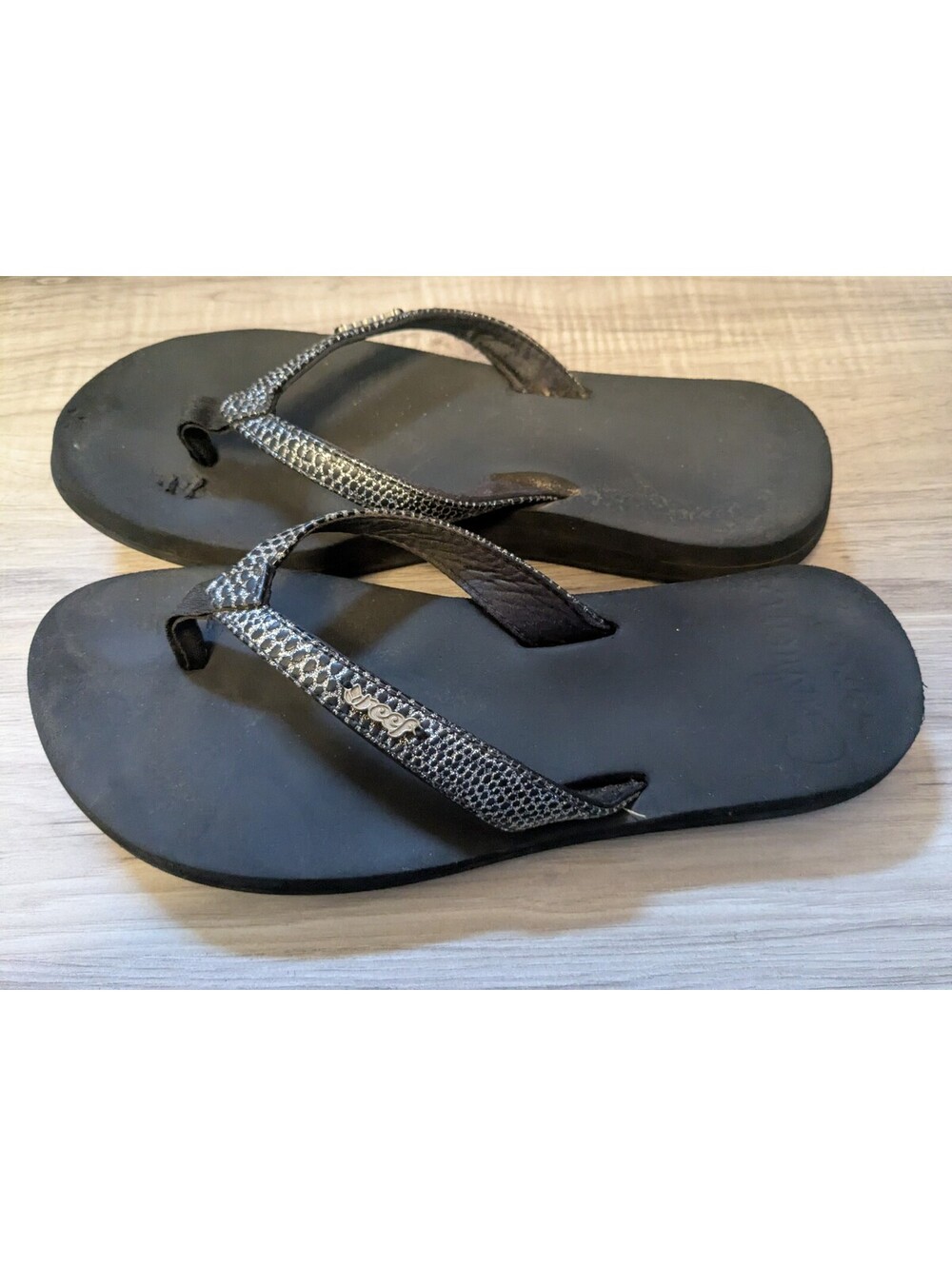 Reef Black Flip Flop Sandals Slip-On fit US 6.5 ladies